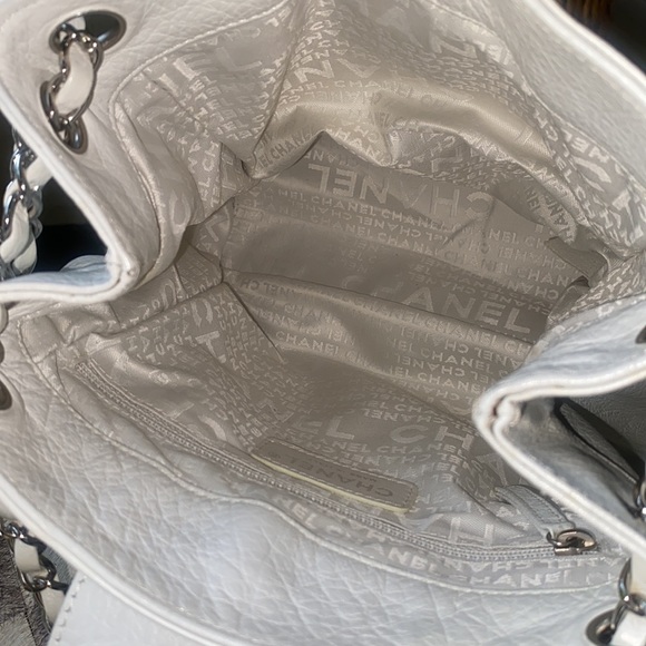 Vintage Chanel White Leather Shoulder Chain Bag - Picture 9 of 17